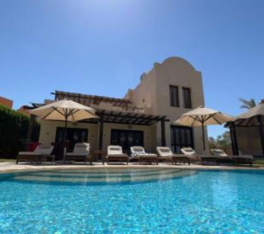 Extremely Private Villa with Optional Pool Heating