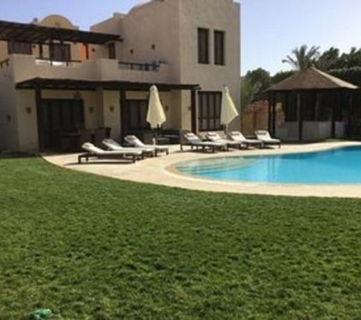 Extremely Private Villa with Optional Pool Heating