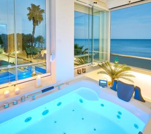 PURO BEACH. Charming apartment with jacuzzi.