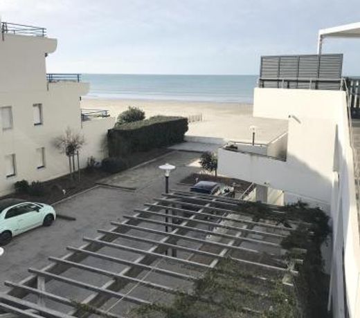 AS18656 - Grand studio vue mer, direct sur plage avec parking prive