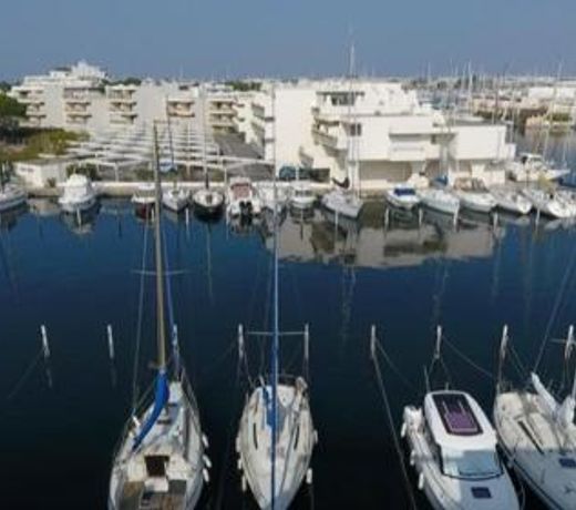 AS11677 - Marina de type p3 avec parking prive et appontement