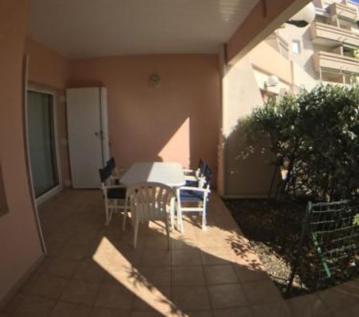 AS8314 - P2 Cabine dans une residence avec piscine, parking prive et belle vue chenal