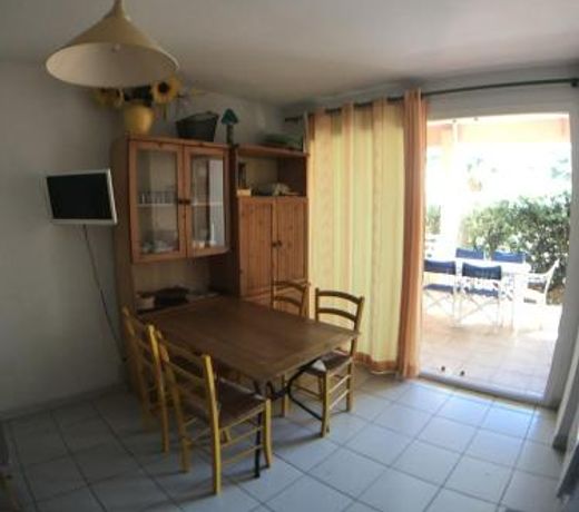 AS8314 - P2 Cabine dans une residence avec piscine, parking prive et belle vue chenal