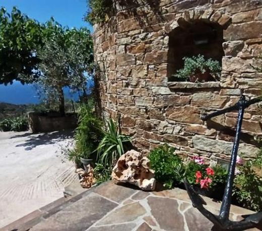 House in Îndless green - Arethousa, Ikaria