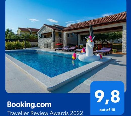 Villa Lorema-jacuzzi,billiard,table tennis&football
