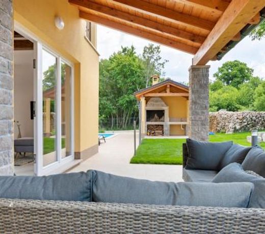 Quaint Holiday Home near Buzet with Terrace