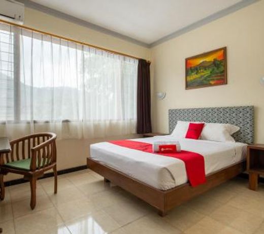 RedDoorz Plus near Balai Kota Batu 2