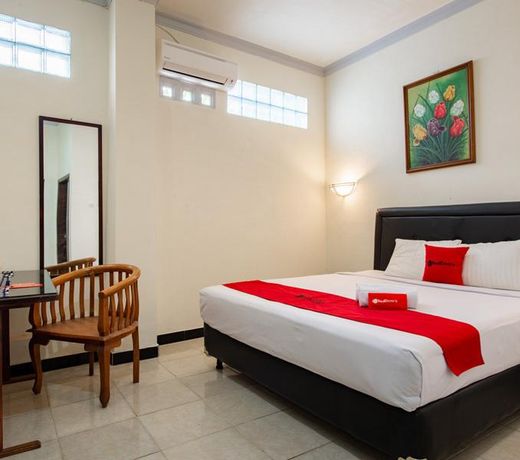 RedDoorz Plus near Balai Kota Batu 2