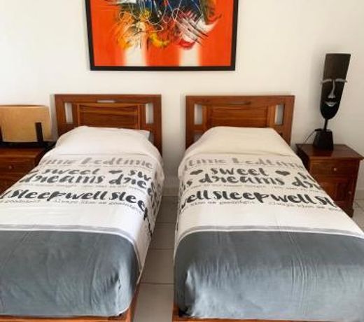 L'ORANGE BUDGET ROOM