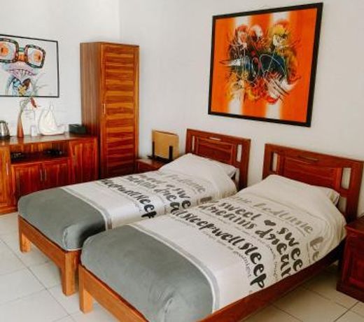 L'ORANGE BUDGET ROOM