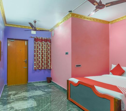 OYO 71800 Madras Guest House