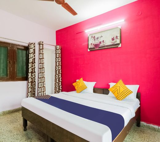 SPOT ON 66279 Hotel Luv Palace