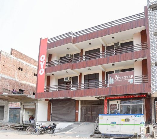 OYO 71053 Av Residency