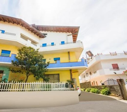 Pleasant Holiday Home in Barcellona Pozzo di Gotto