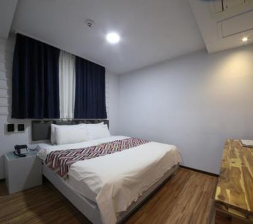 S Hotel
