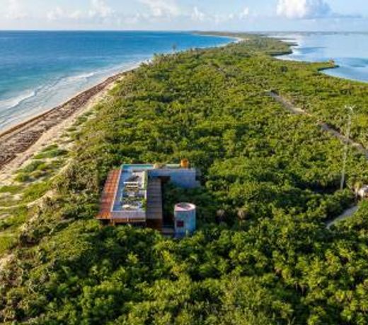Beachfront Villa in the middle of jungle!