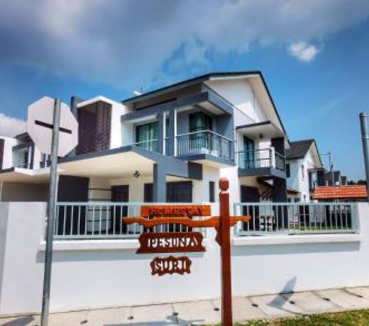 Pesona Suri Homestay