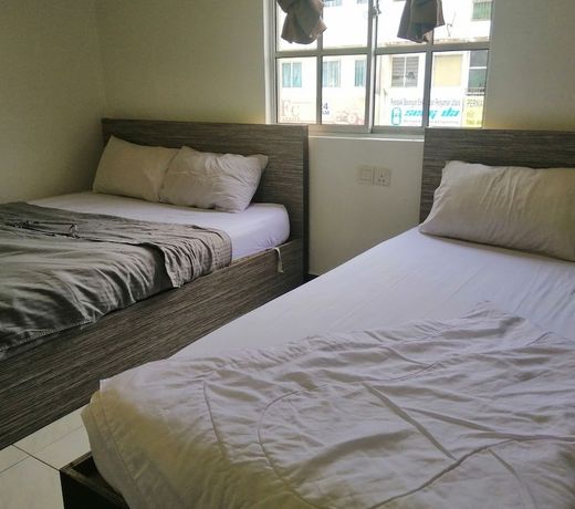 OYO 90028 Ragula Hotel