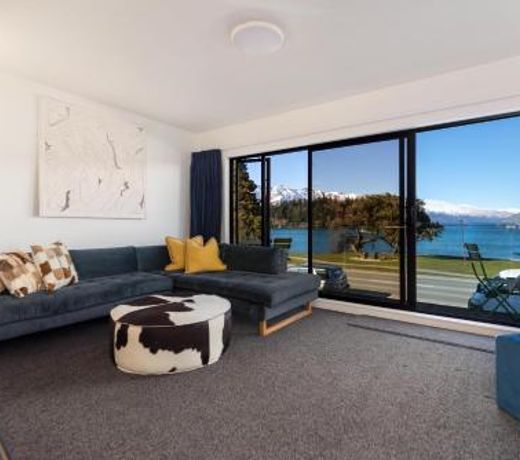 TAHUNA LAKEFRONT LUXURY, Central Location