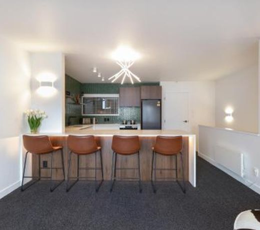 TAHUNA LAKEFRONT LUXURY, Central Location