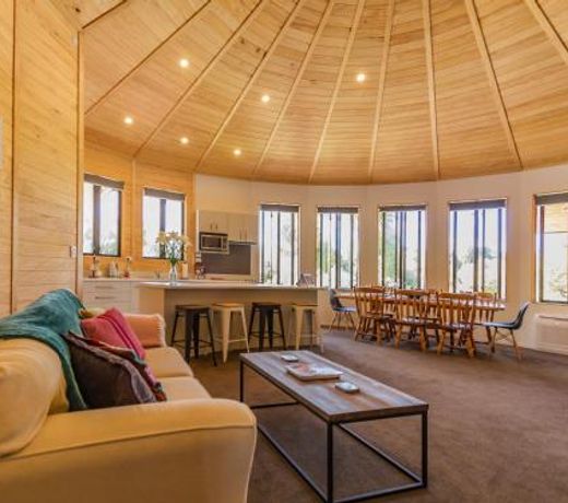 The Snowglobe - Ohakune Modern Yurt Style Chalet