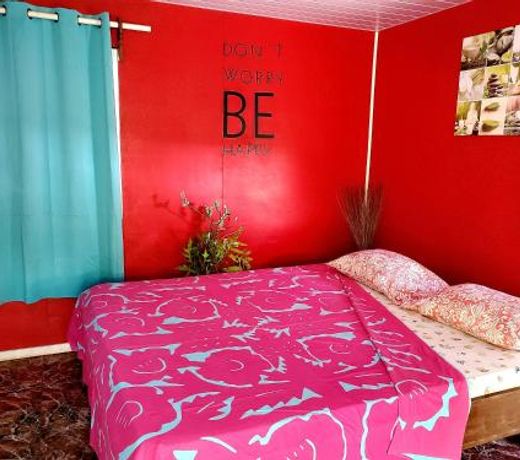 Le Ua Huka Horse House