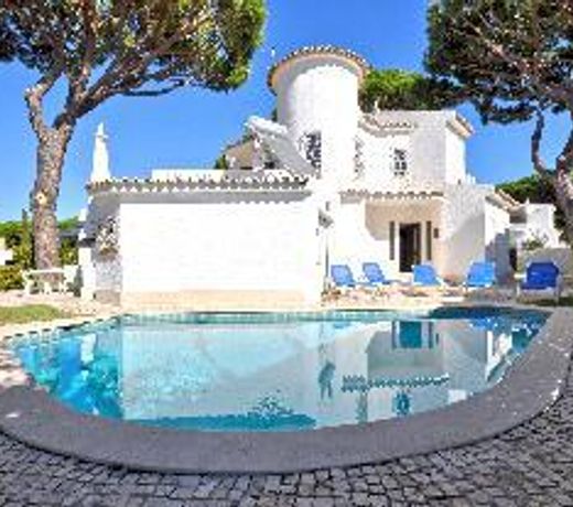 Private pool villa walking distance to the centre