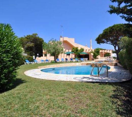 Set in good sized, mature gardens which afford a very good degree of privacy and