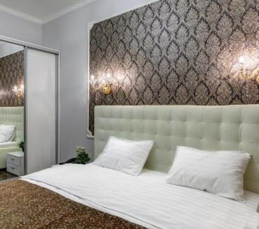 CITY HOTEL