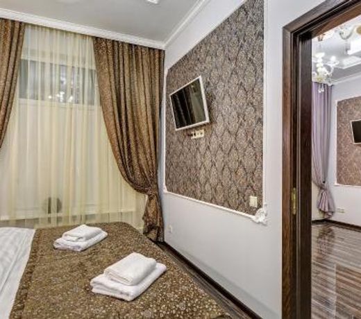 CITY HOTEL