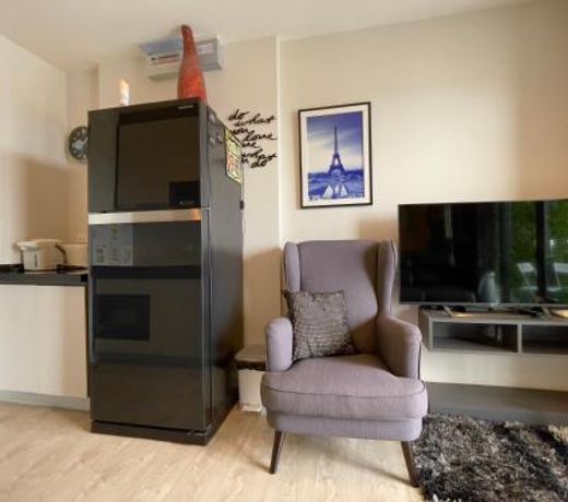 The Base Central Pattaya Deluxe Kingsize