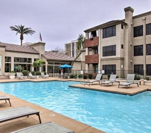 Chic Condo with Pool about 3 Mi to Downtown Phoenix!