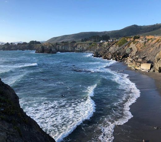 Seamist Beach Cottage, Private Beach & Ocean views