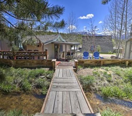 Grand Lake Escape with Fireplace, Grill and Deck!