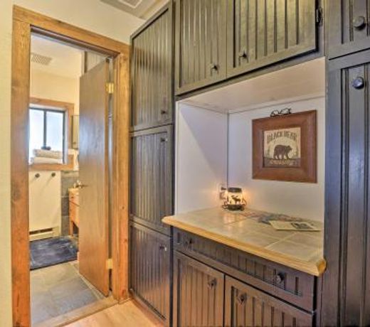 Grand Lake Escape with Fireplace, Grill and Deck!