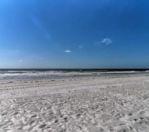 Indian Shores Condo with Balcony, Walk to Beaches!