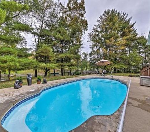Family Home with Deck on Lake Sara Pets are Welcome