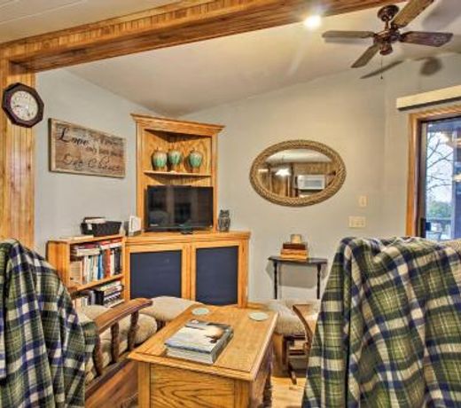 Rustic Stockton Lake Cabin Half Mile to Boat Ramp!