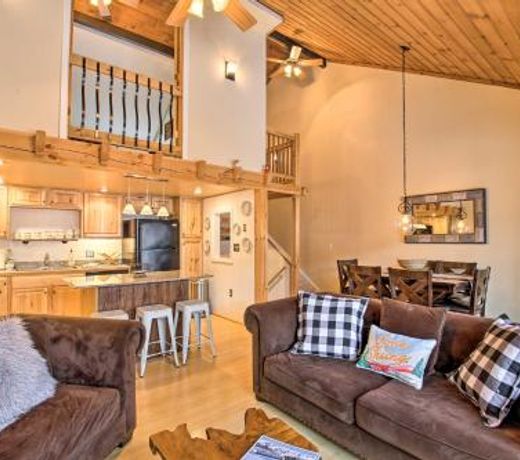 Updated Loon Townhome with Mtn Views and Ski Shuttle!