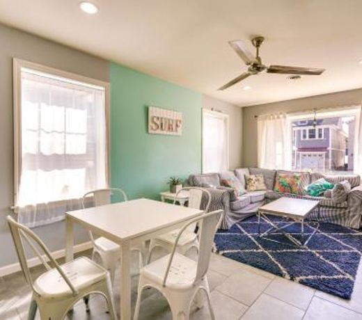 The 1818 Porch and BBQ, 1Mi to Belmar Beach