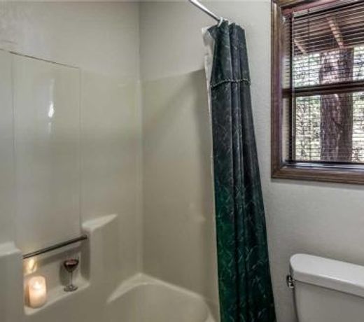 Double Shot Cabin, 2 Bedrooms, Sleeps 4, Deck, WiFi