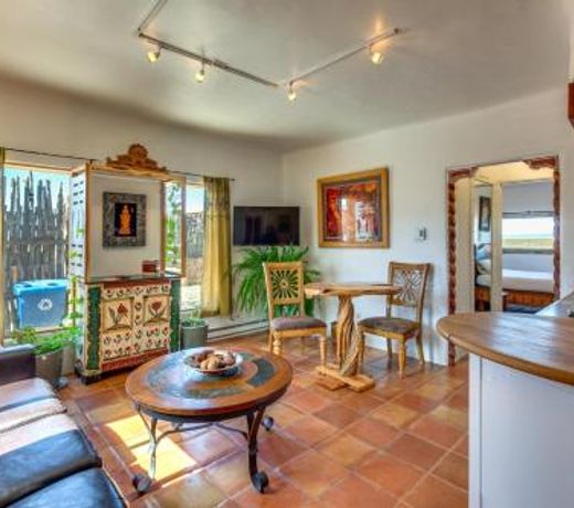 Adobe Escape with Views - Near Taos Ski Valley!
