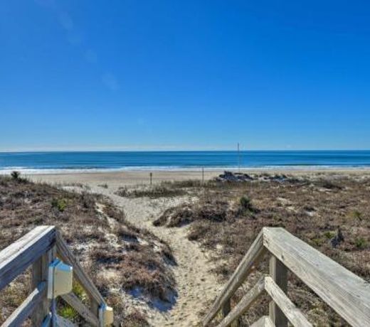 Emerald Isle Resort-Style Condo Walk to Beaches!