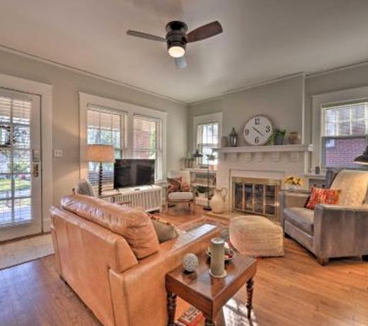 Vintage Cottage Less Than 1 Mile to UNC Greensboro!