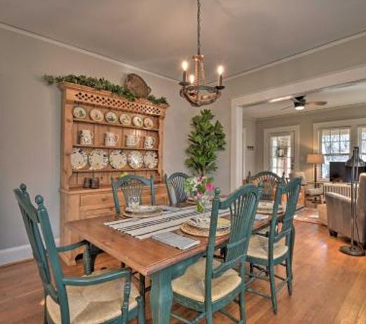 Vintage Cottage Less Than 1 Mile to UNC Greensboro!