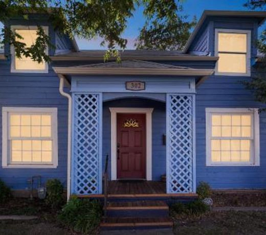 The Old Downtown Historic Grand Prairie House home