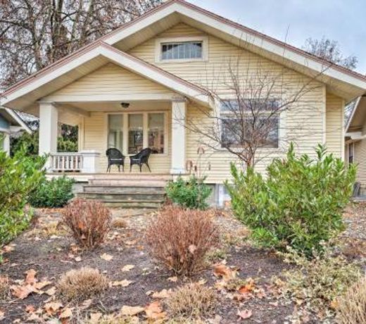 Peaceful Wine Country Getaway - Walk to Downtown!