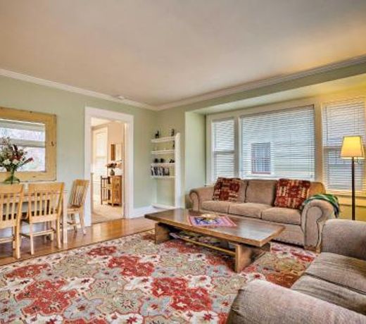Peaceful Wine Country Getaway - Walk to Downtown!