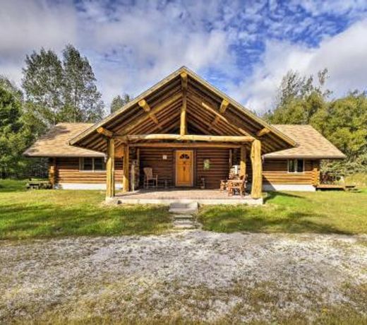 Valders Log Cabin near EEA Air Show and Sheboygan!