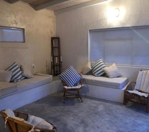 Pearly Beach greek style retreat